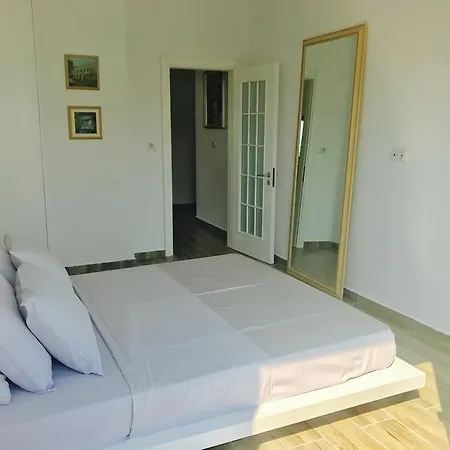 Vita Mediterranea - Design Apartment Sarande